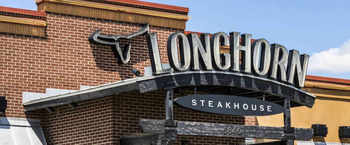 Indianapolis - Circa July 2017: LongHorn Steakhouse casual dining restaurant. LongHorn Steakhouse is owned and operated by Darden Restaurants II