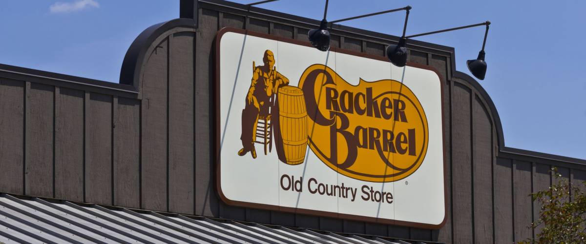 Indianapolis - Circa June 2016: Cracker Barrel Old Country Store Location. Cracker Barrel Serves Homestyle Food IV