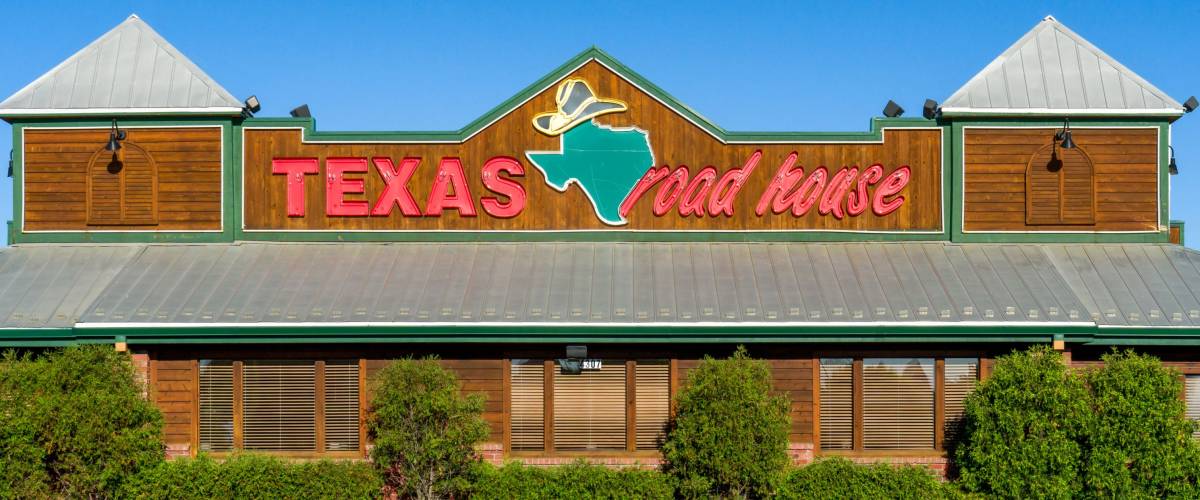 SIOUX FALLS, SD/USA - JUNE 4, 2017: Texas Roadhouse exterior sign and logo. Texas Roadhouse is an American chain restaurant that specializes in steaks and promotes a Western theme.