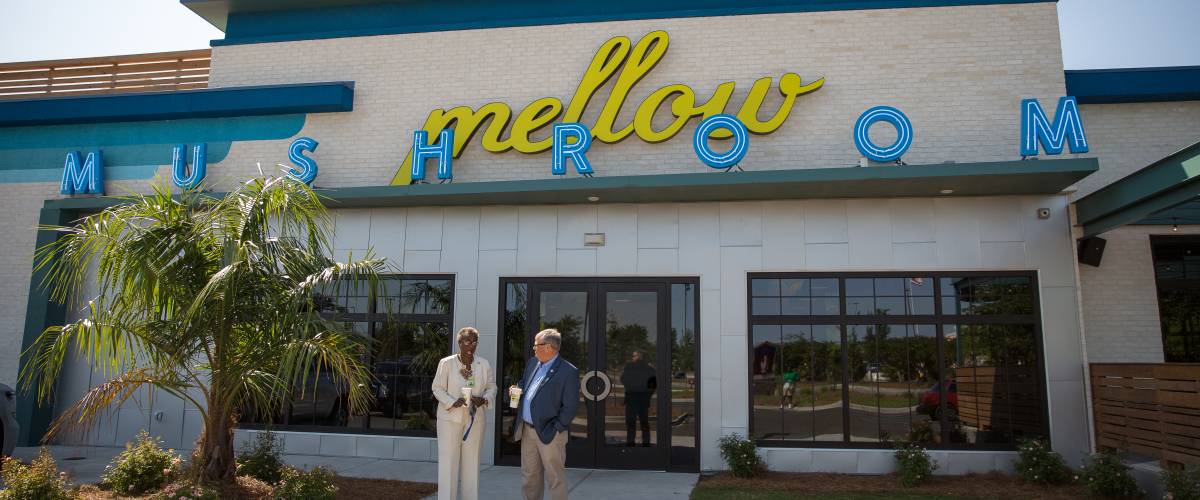North Charleston Mayor Keith Summey cut the ribbon at Mellow Mushroom's newest restaurant in the City of North Charleston. Photo by Ryan Johnson