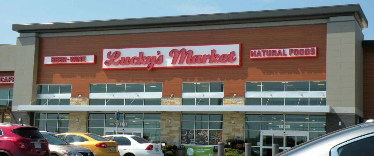 Springfield, Missouri / USA - September 7 2019 Lucky's Market Storefront