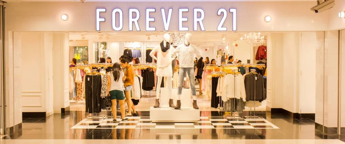 SINGAPORE - OCT 19 : Forever 21 Store at ION Orchard shopping mall on October 19, 2014